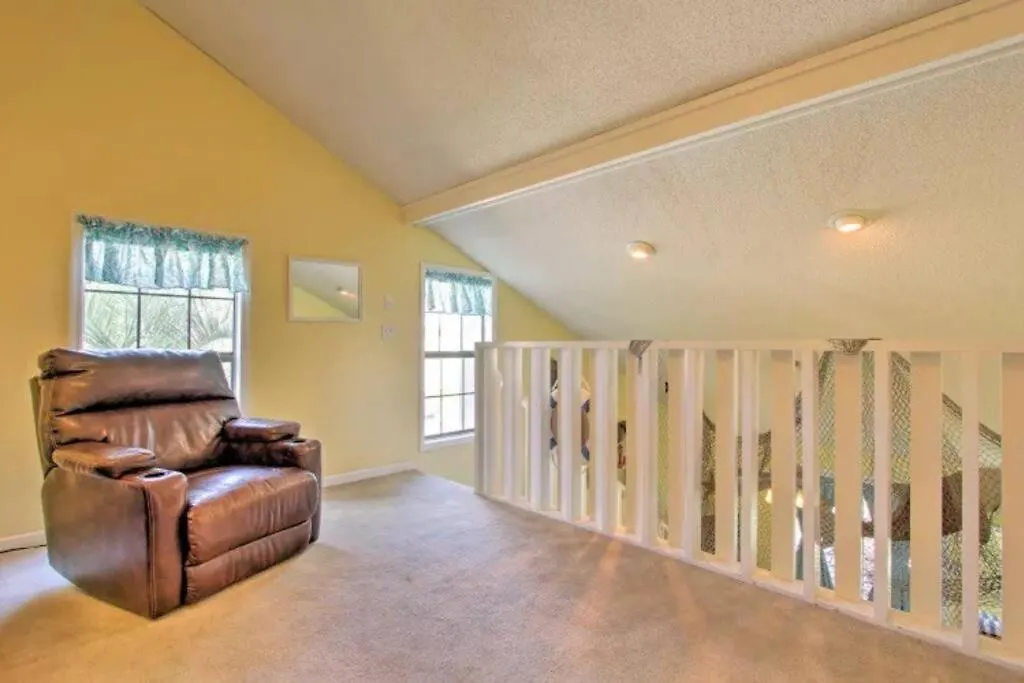 Cheerful 1-Bedroom Townhouse With Spacious Loft Panama City Beach
