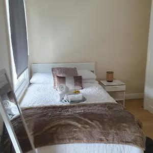 https://cozy-bedroom.cambridgehotelsuk.com