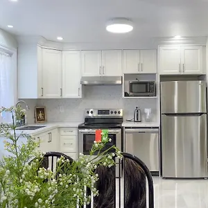https://apt-newly-renovated-3br-house-12-minutes-to-airport.niagara-fallshotels.com