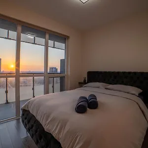 https://luxury-condo-w-mesmerizing-sunset-views-free-parking.niagara-fallshotels.com