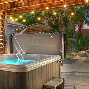 Seaside Serenity: Coastal Beach With Outdoor Living Holiday home
