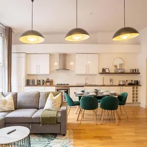 https://three-bed-with-city-view-shoreditch-perfect-for.cambridgehotelsuk.com