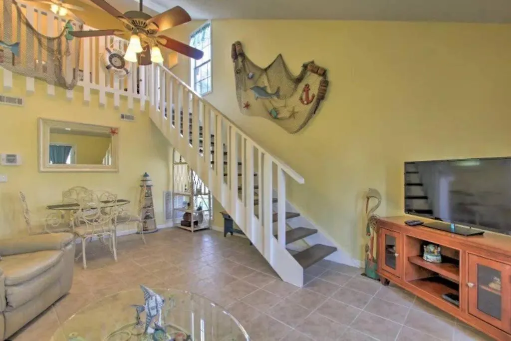 Cheerful 1-Bedroom Townhouse With Spacious Loft Panama City Beach